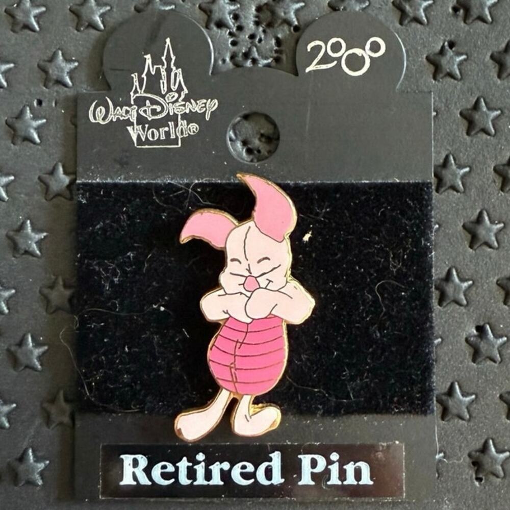 WALT DISNEY WORLD Pink PIGLET Bashful Shy Trading Pin NEW